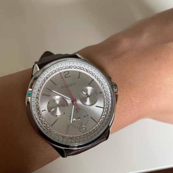 Brand new never before worn genuine leather fossil watch. - Picture 2 of 10